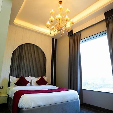 Hotel Adsan Heights Gajraula 外观 照片