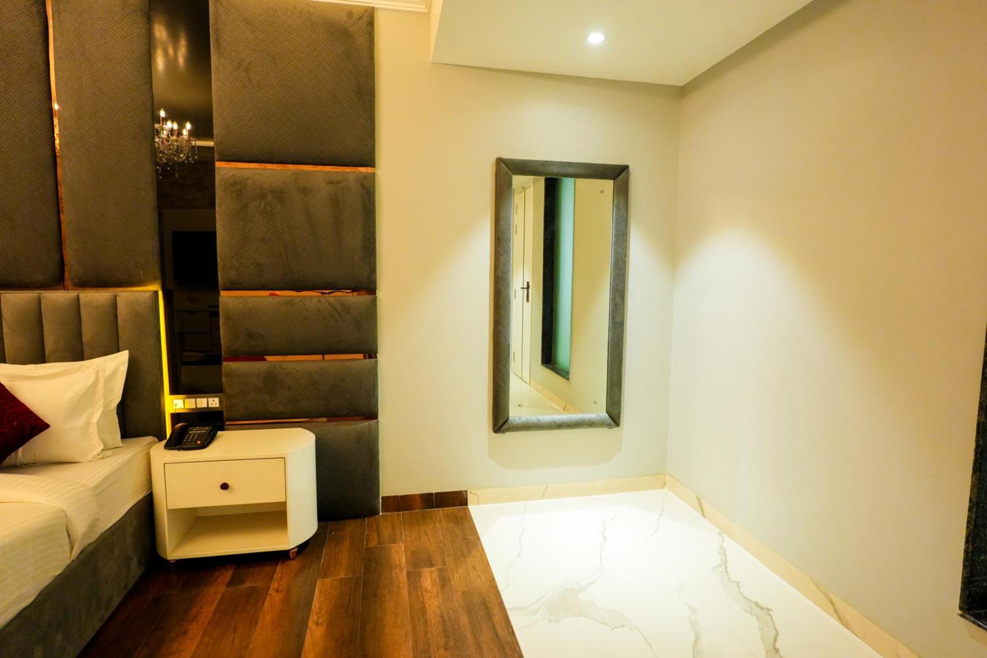 Hotel Adsan Heights Gajraula 外观 照片