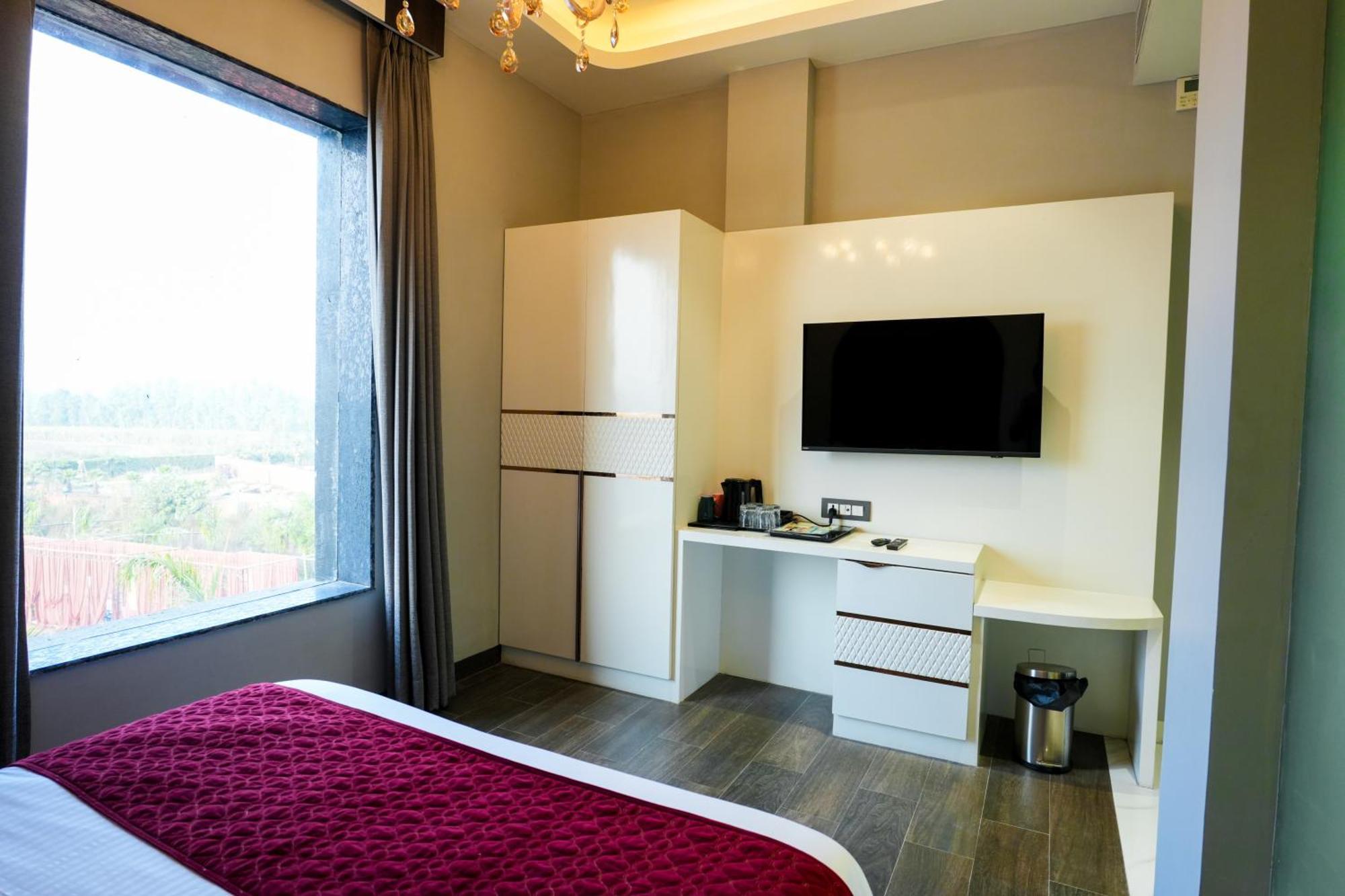 Hotel Adsan Heights Gajraula 外观 照片