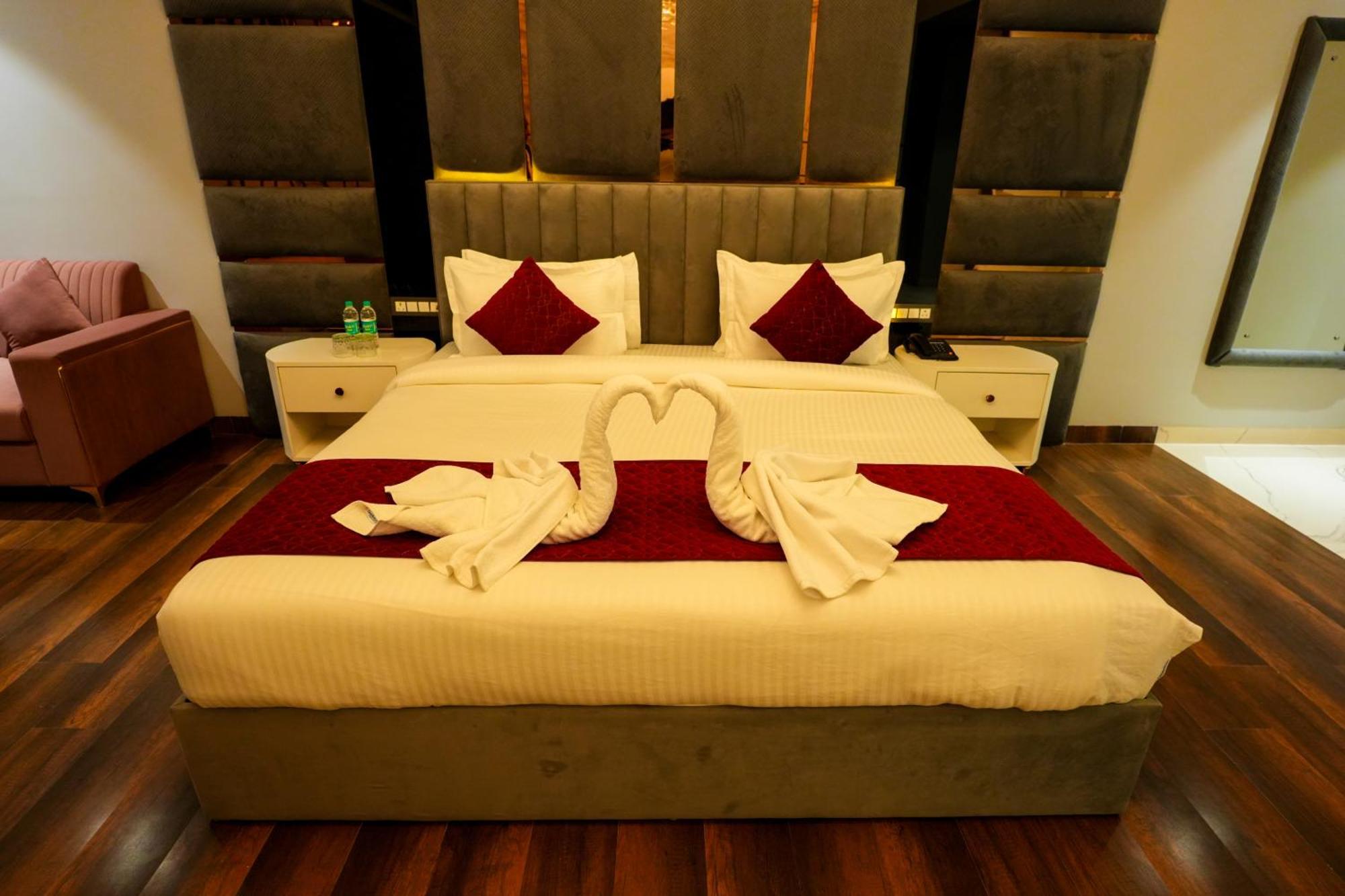 Hotel Adsan Heights Gajraula 外观 照片