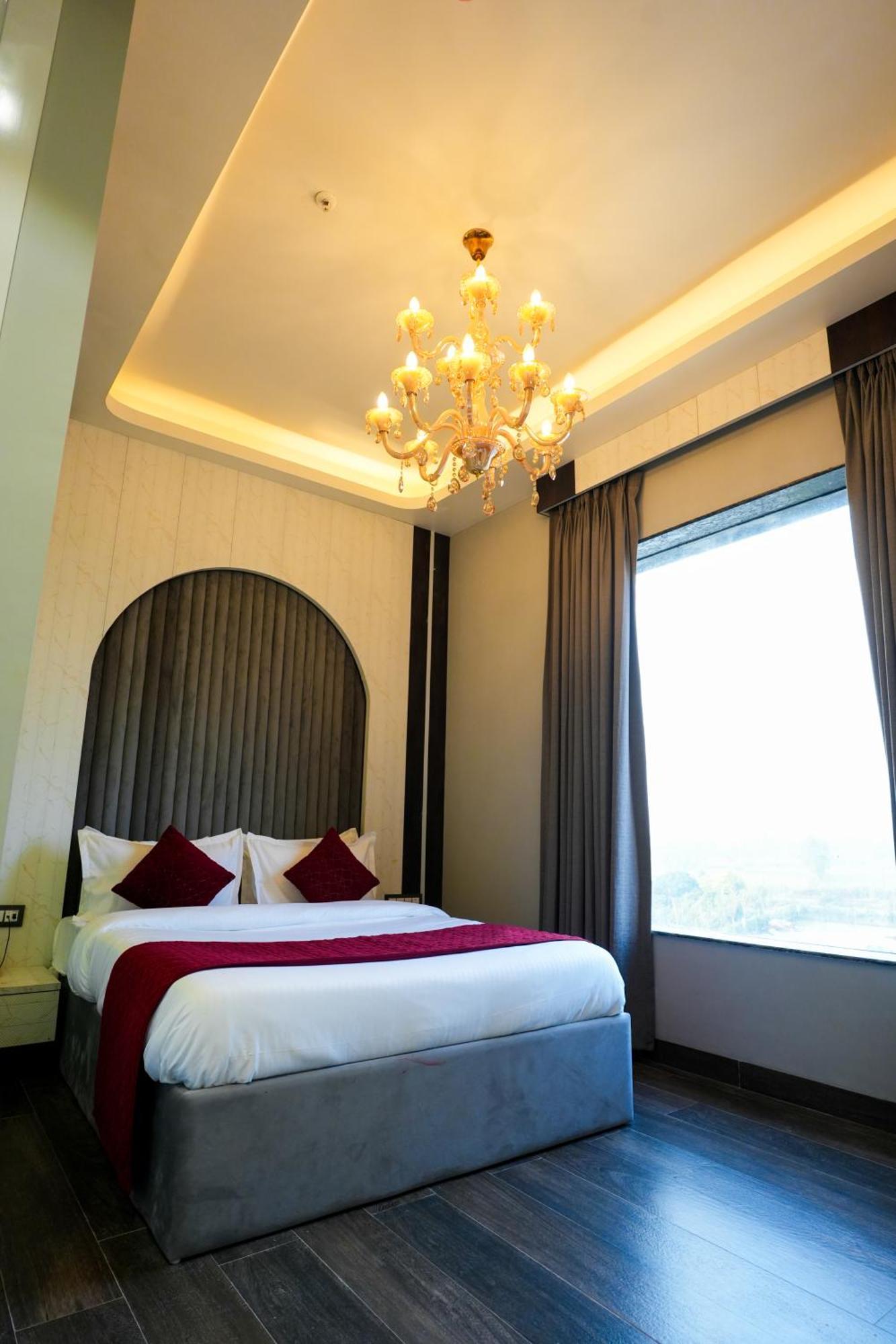 Hotel Adsan Heights Gajraula 外观 照片