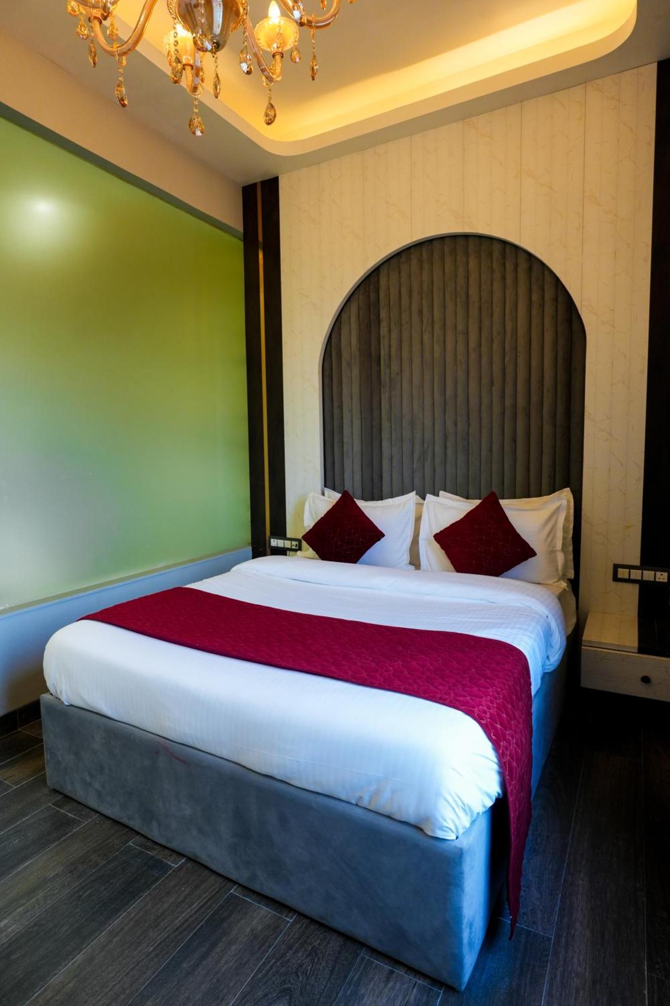 Hotel Adsan Heights Gajraula 外观 照片